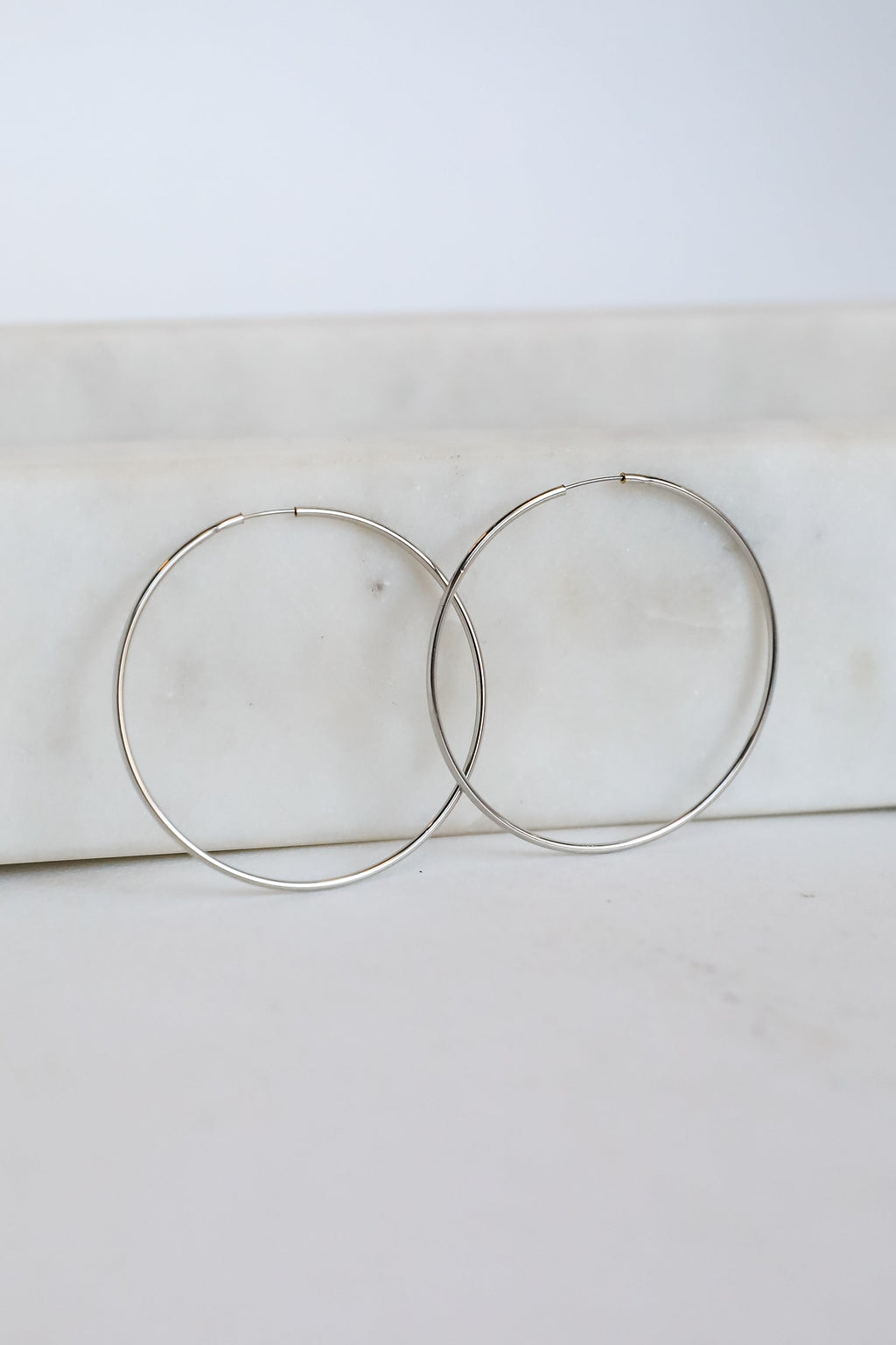 Sloane Medium Hoop Earrings